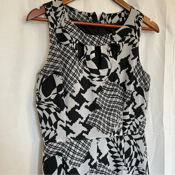I LE Women’s Black White Patterned Sleeveless Fit Flare Dress Size 8 - Picture 7 of 12
